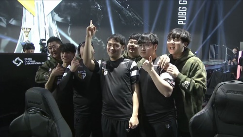 LCS简报：Berserker三局30杀对位完爆 C9横扫FLY成功晋级